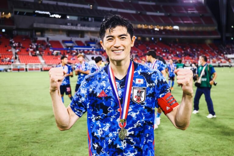 谷口彰悟 22/40 SAMURAI BLUE 直筆サインカード EPOCH 2023 サッカー